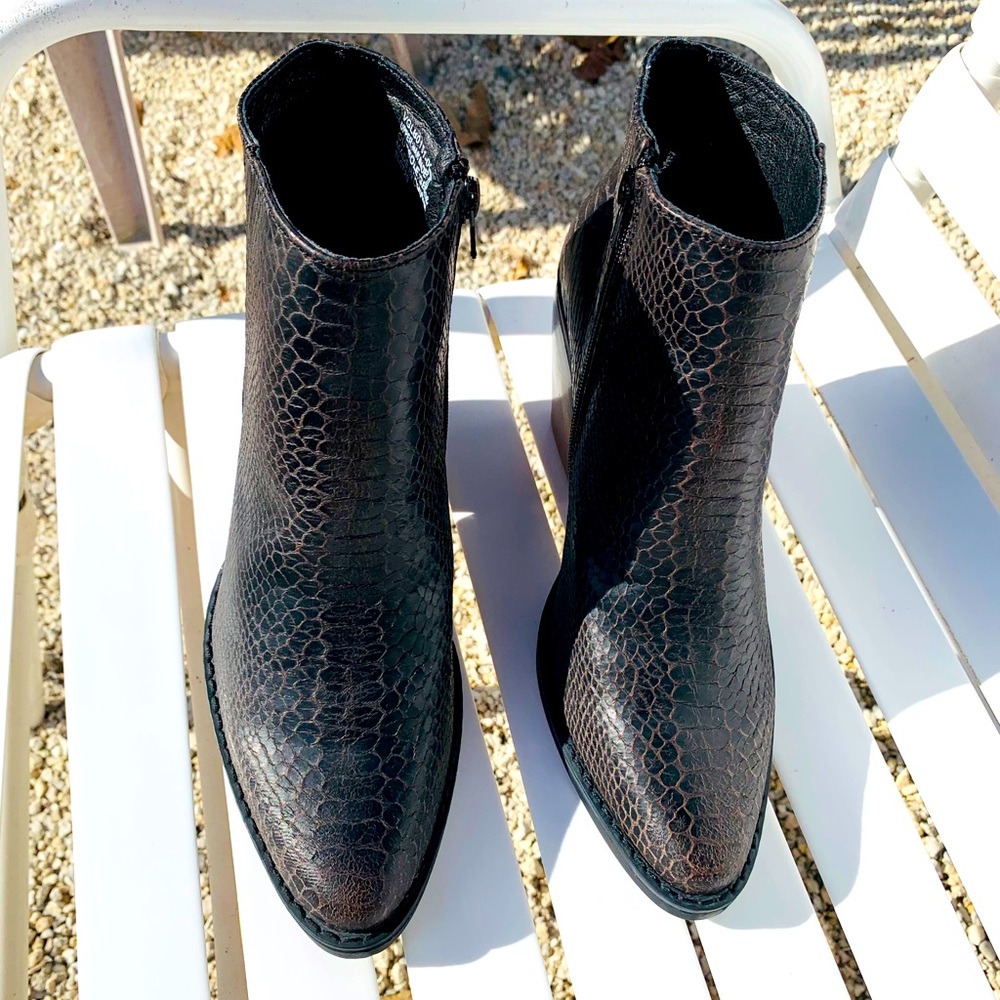 Brand new 2 tone snake skin style boots,
